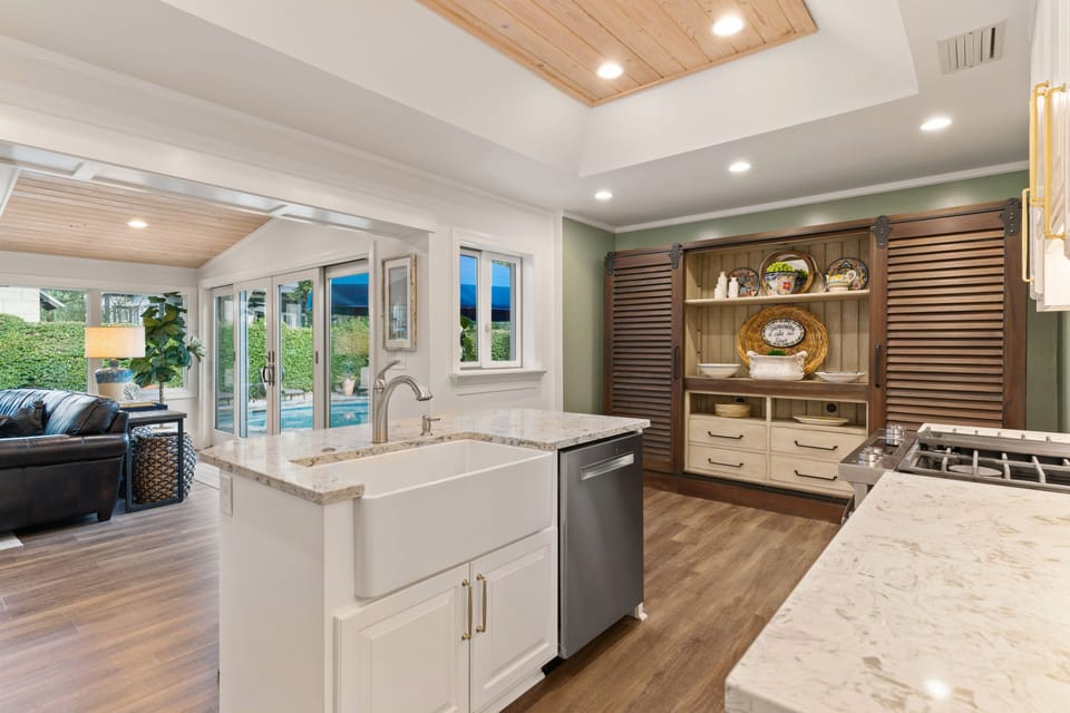 Southern Whipporrwill - Farmhouse sink and Bosch dishwasher