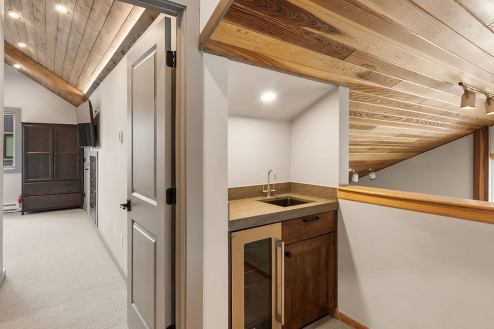 Upstairs Landing wet bar