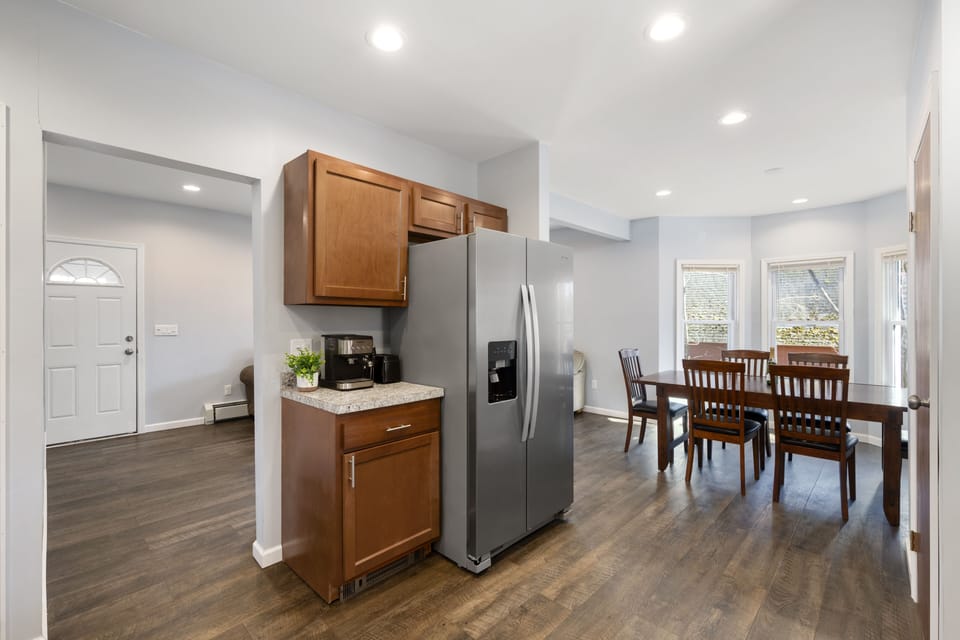 Kitchen & Dining