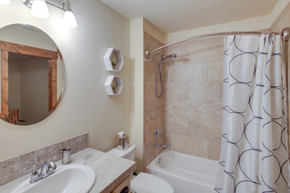 En-Suite Bathroom | Hair Dryer | Curling Iron
