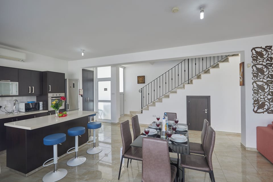 Villa, 3 Bedrooms, Private Pool, Garden View | Living area
