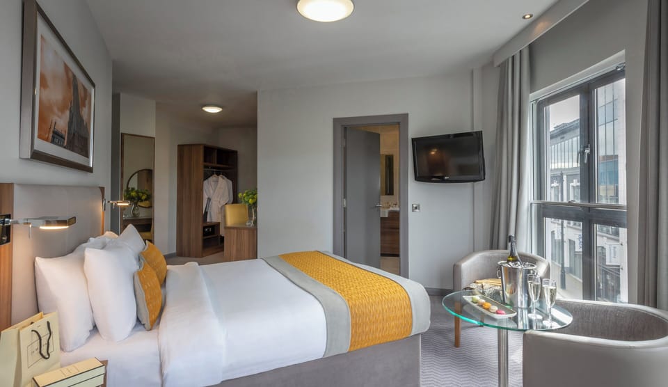 Premium bedding, desk, iron/ironing board, cribs/infant beds