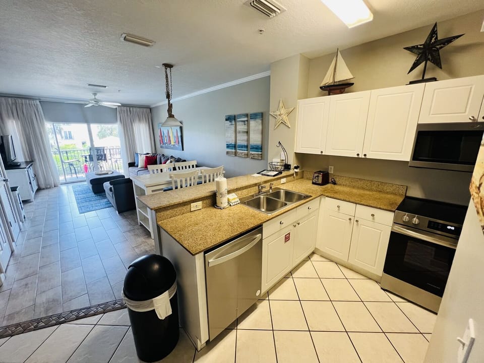 Full kitchen