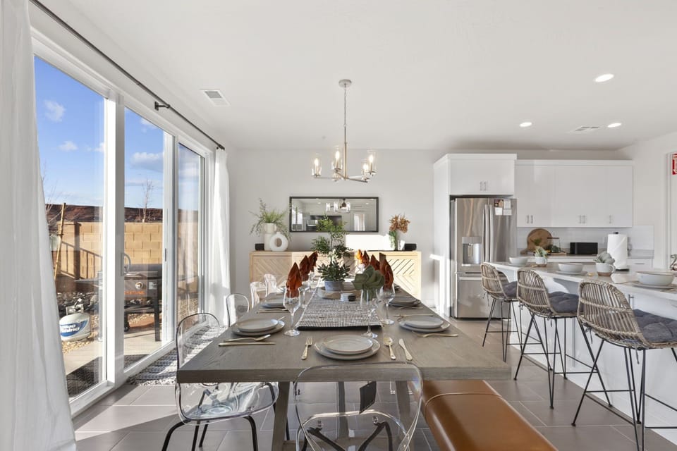 Dining room with seating for at least 10 people and 4 more at the bar.