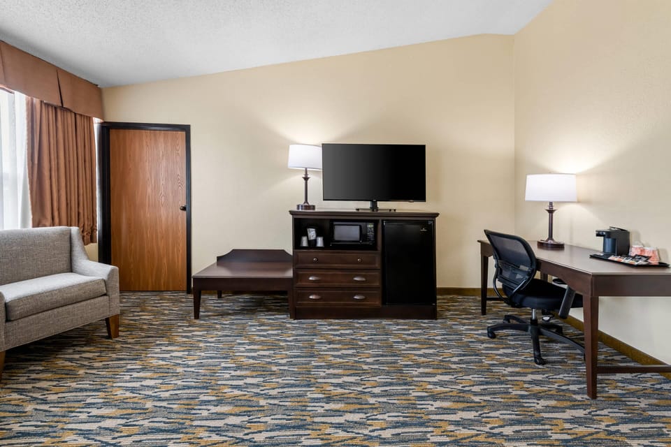Suite, 1 King Bed, Non Smoking, Jetted Tub | Blackout drapes, soundproofing, iron/ironing board, cribs (free)