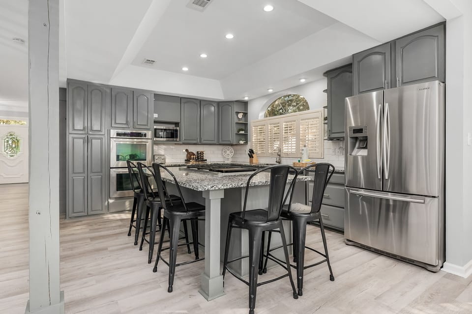 Kitchen area with breakfast bar