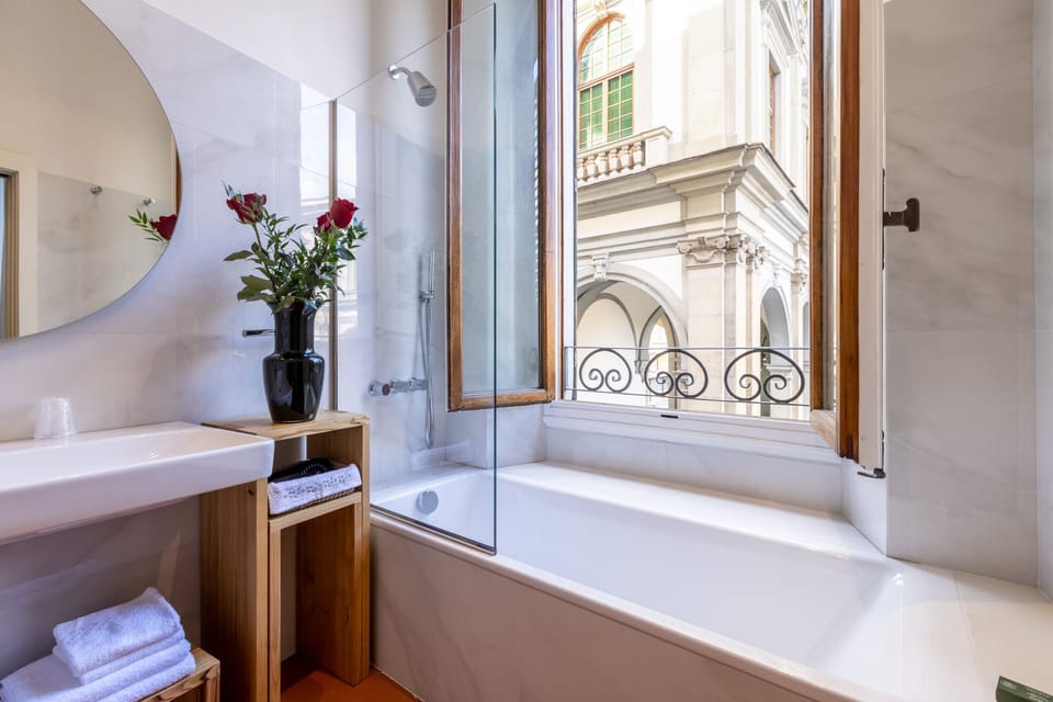 Superior Room | Bathroom | Free toiletries, hair dryer, bidet, towels