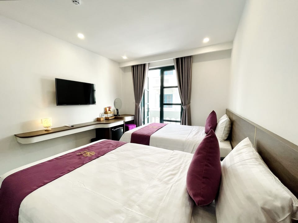 Deluxe Room | 1 bedroom, minibar, desk, free WiFi