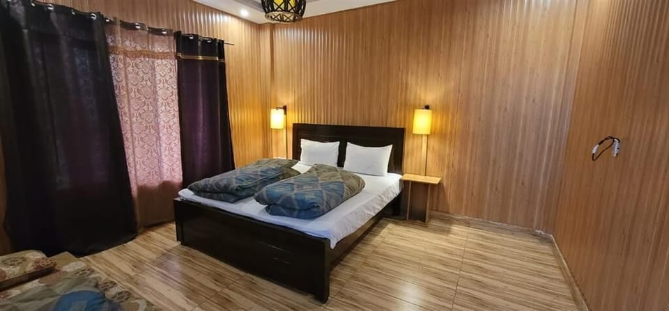 Room | WiFi (free)