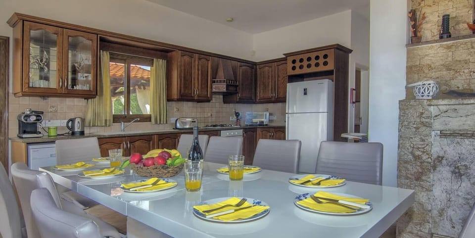 Villa, 5 Bedrooms, Smoking, Private Pool | Dining