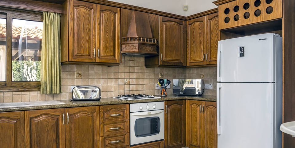 Villa, 5 Bedrooms, Smoking, Private Pool | Private kitchen
