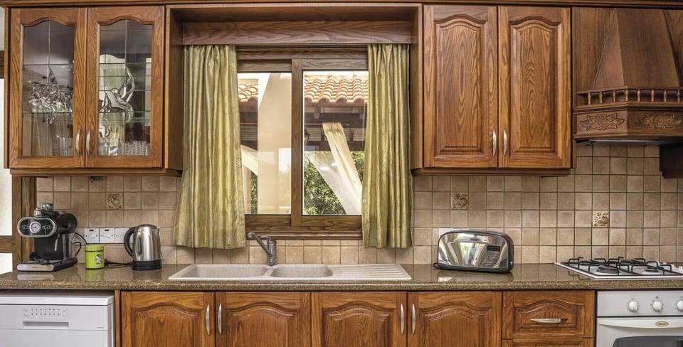Villa, 5 Bedrooms, Smoking, Private Pool | Private kitchen