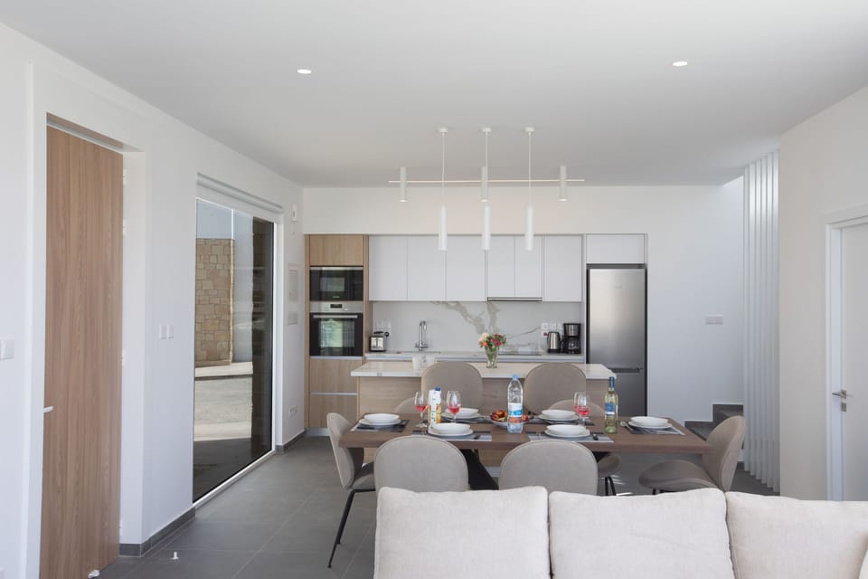 Villa, 3 Bedrooms, Private Pool, Garden View | Dining
