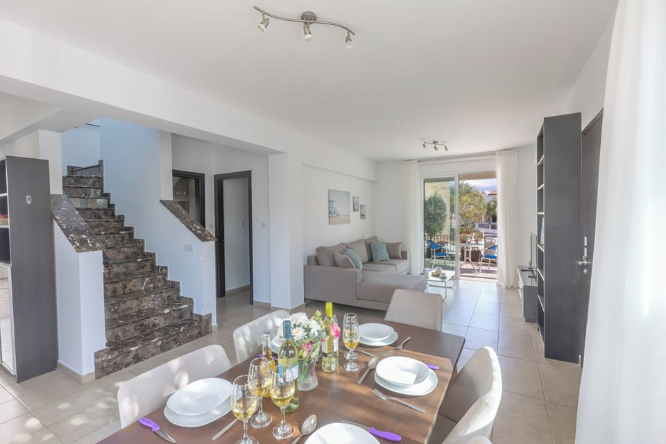 Bungalow, 4 Bedrooms, Private Pool, Garden View | Living area