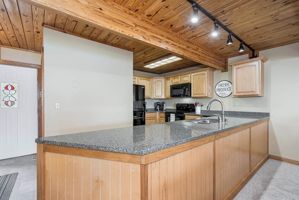 Studio (3 Bedrooms) | Property amenity
