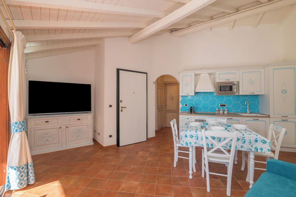 Standard House, 1 Bedroom, Microwave (Celeste House With Pool) | Interior