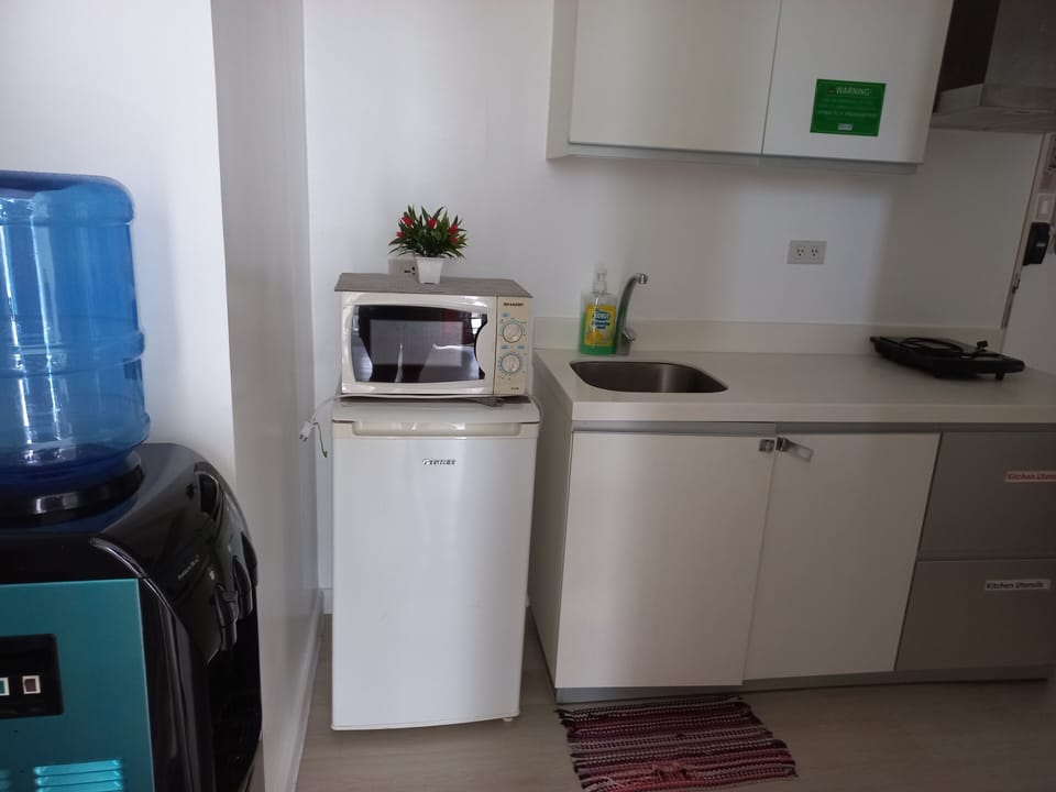 Fridge, microwave