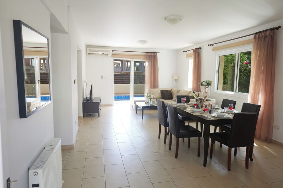 Villa, 3 Bedrooms, Private Pool, Garden View | Dining