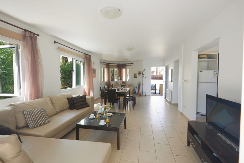 Villa, 3 Bedrooms, Private Pool, Garden View | Living area