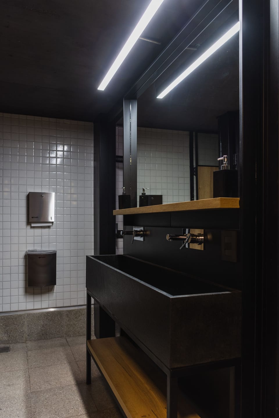 Design Quadruple Room | Bathroom | Shower, rainfall showerhead, hair dryer, soap