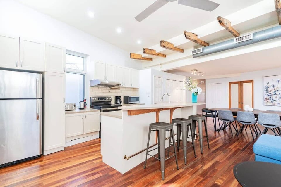 Fully-equipped kitchen and dining to enjoy meals at home