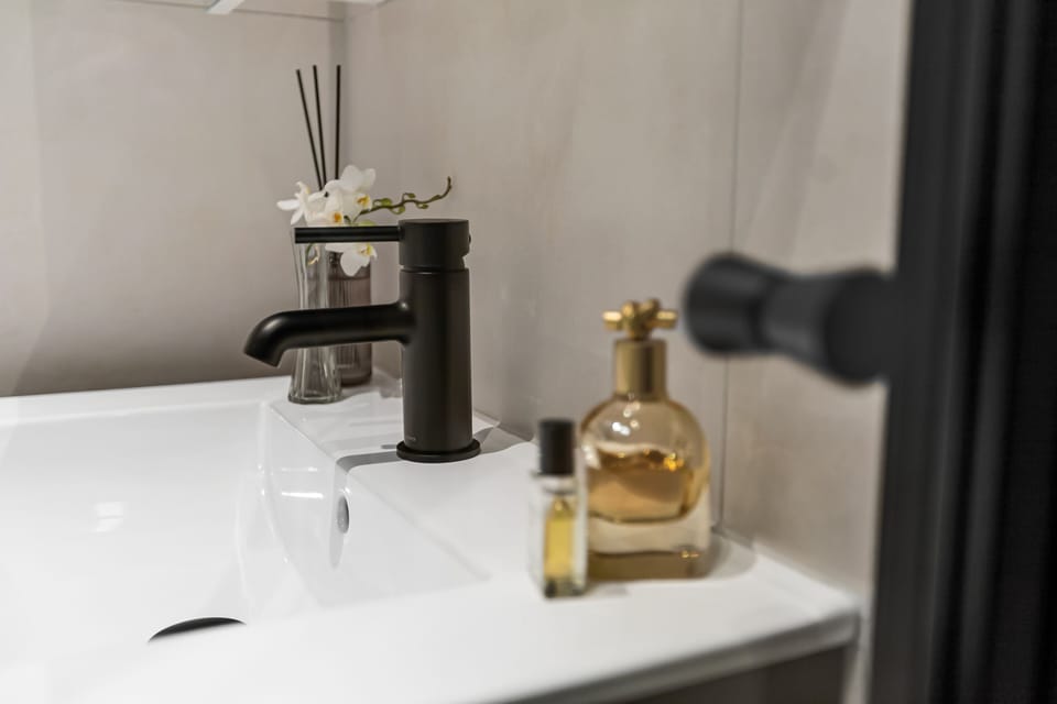 Standard Apartment, 1 Bedroom | Bathroom | Shower, hair dryer, heated floors, towels
