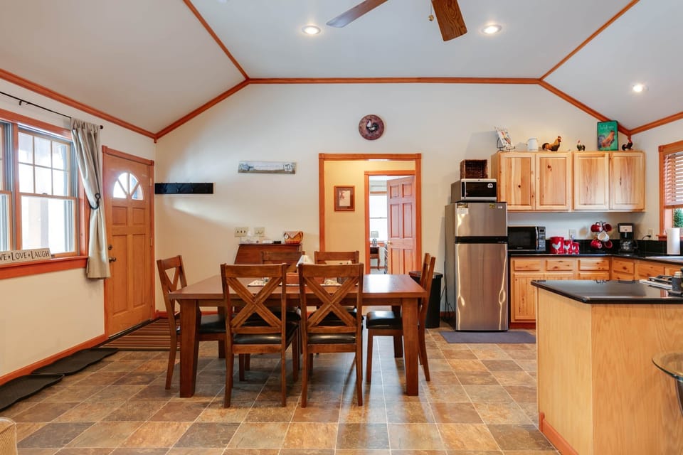 dining/kitchen area