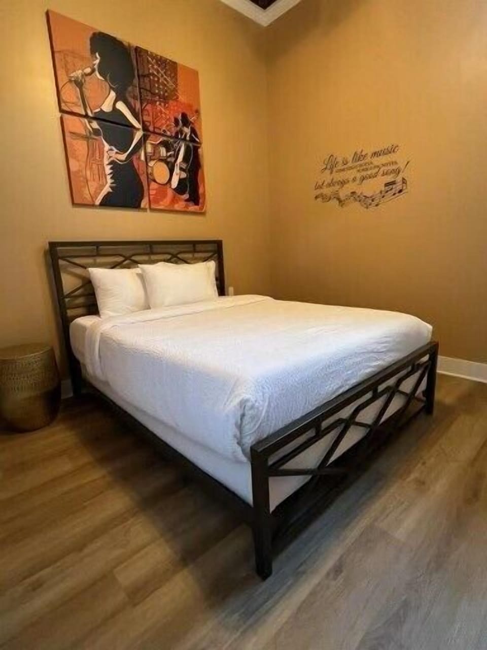 Bedroom 3: One Queen Bed