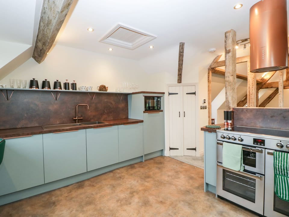 Cottage | Private kitchen | Fridge, dishwasher, electric kettle, cookware/dishes/utensils