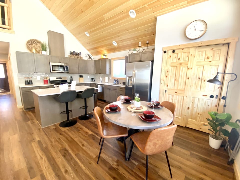 Fully equipped kitchen with an island and dining table 