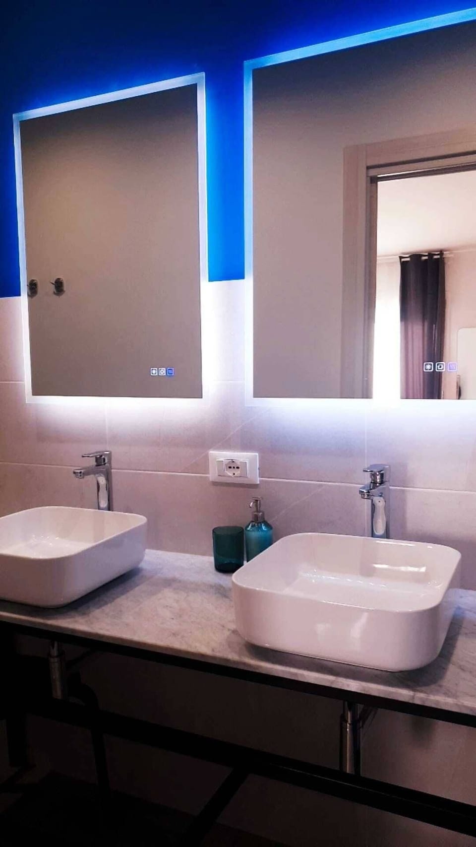 Deluxe Quadruple Room | Bathroom | Shower, rainfall showerhead, hair dryer, soap