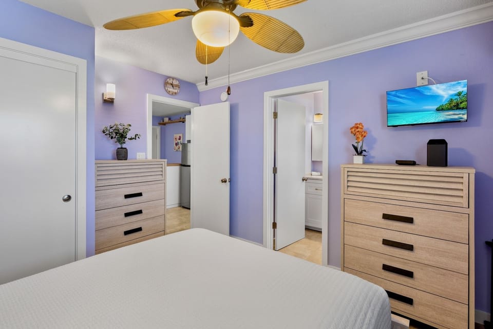 Primary Bedroom, Queen