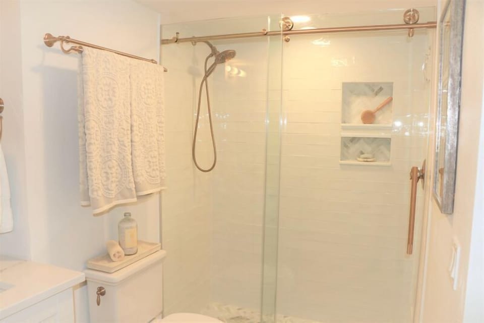 Primary Bathroom, Ensuite
