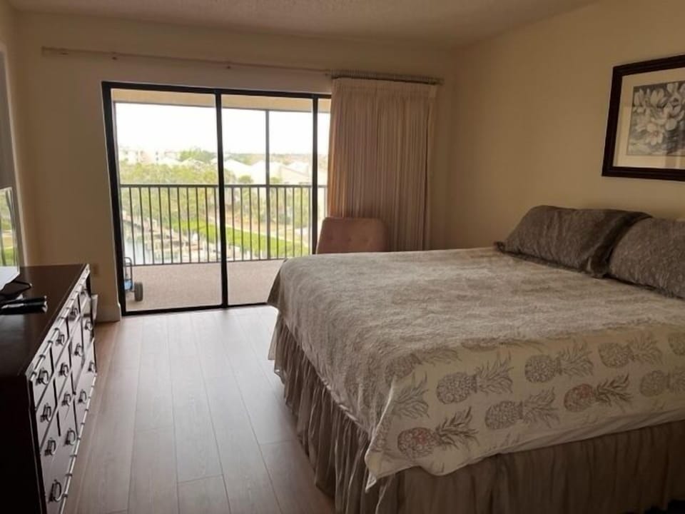 955 Master Bed 2
