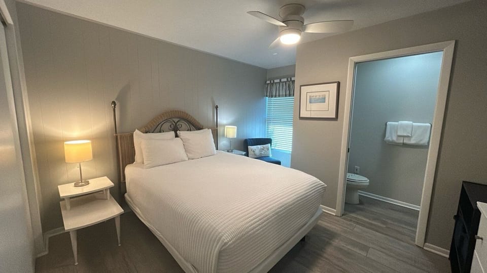 Siesta Beach House #208 Queen Bedroom
