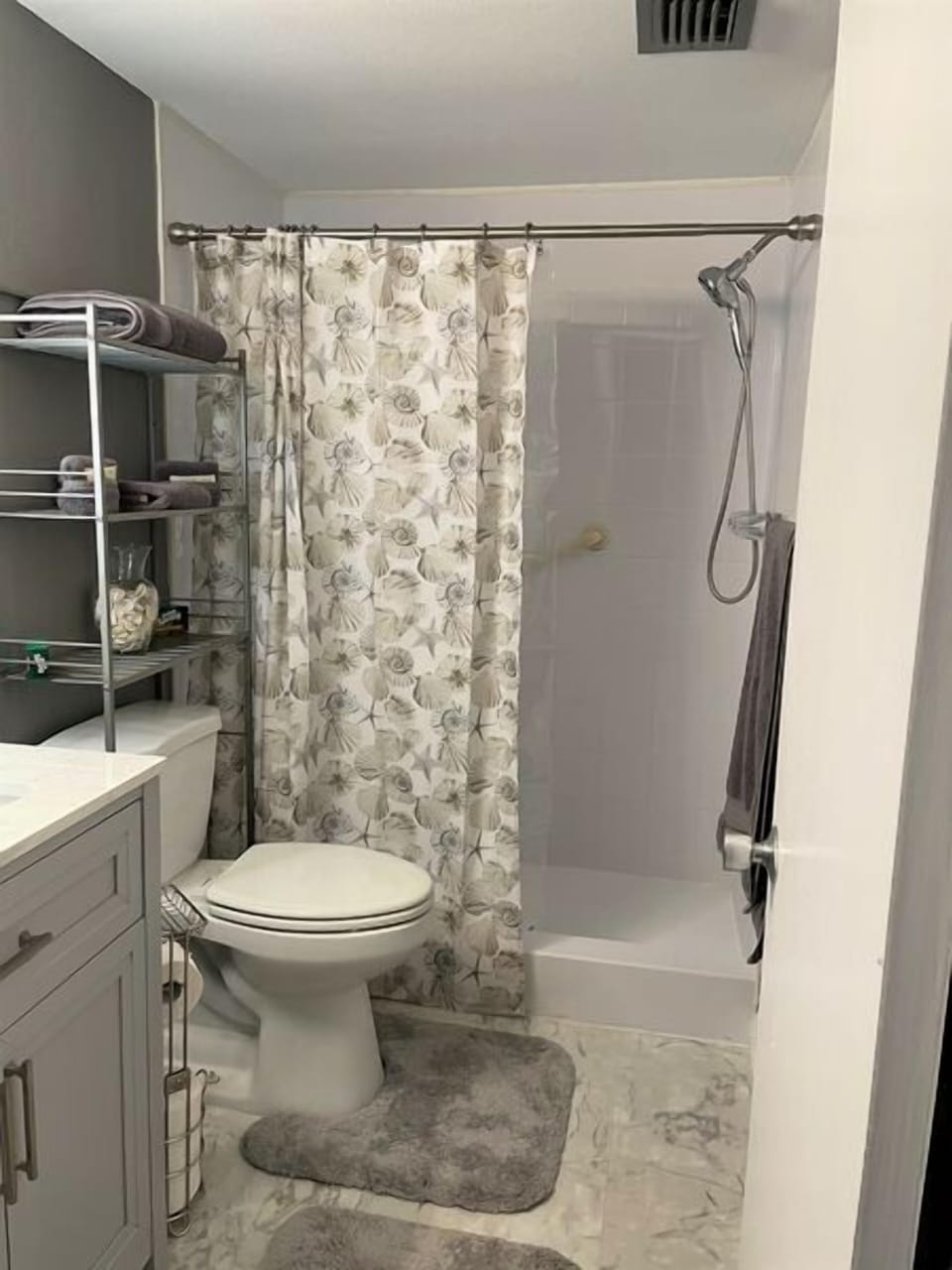 Guest Bedroom, Bathroom