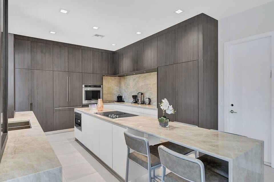 Modern and high-end kitchen in this luxury vacation rental. Perfect for gourmet meals and entertaining.
