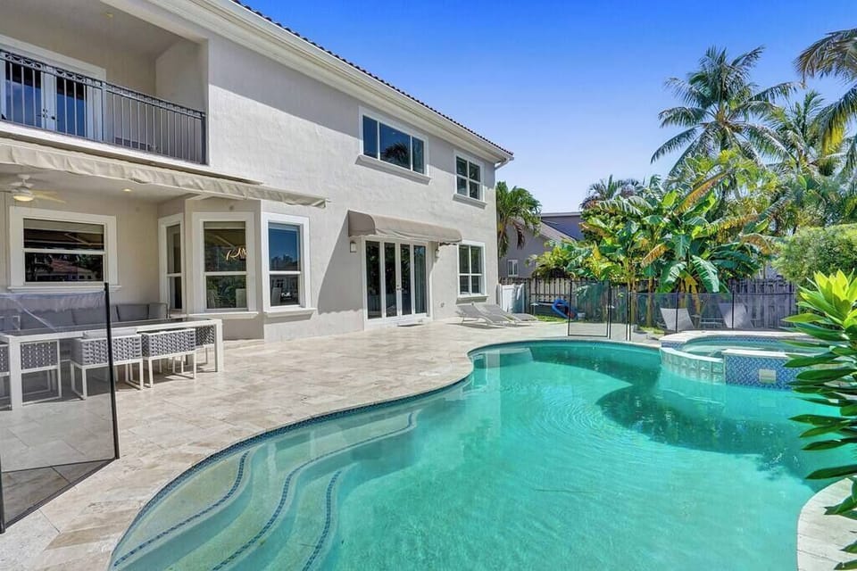 Private pool and patio with plenty of space for relaxing. Perfect for family vacations.