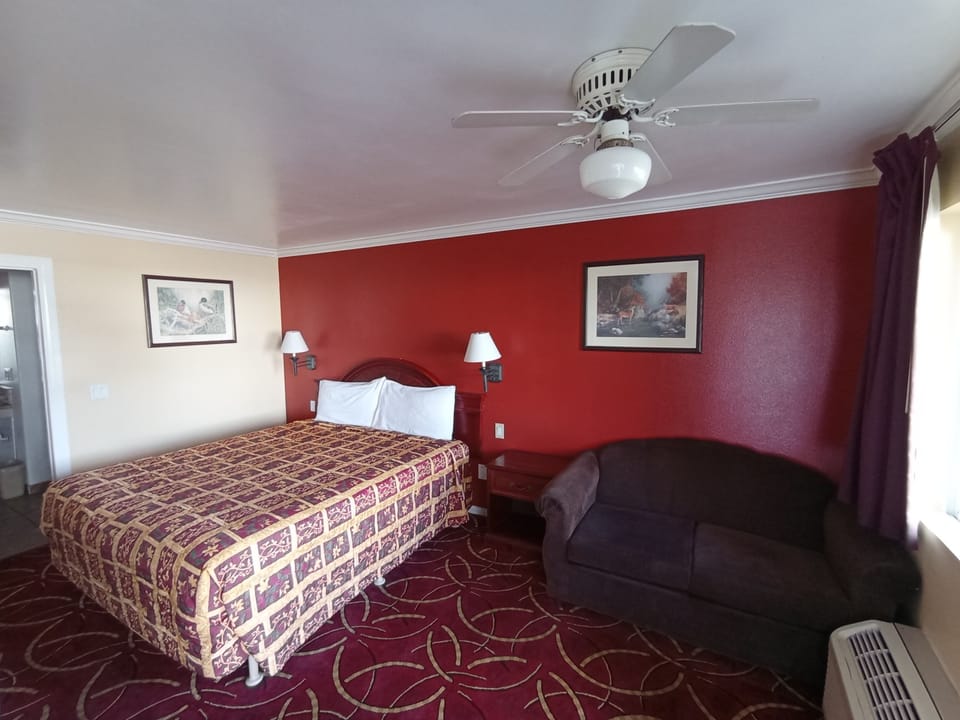 Iron/ironing board (on request), WiFi (free), bed sheets