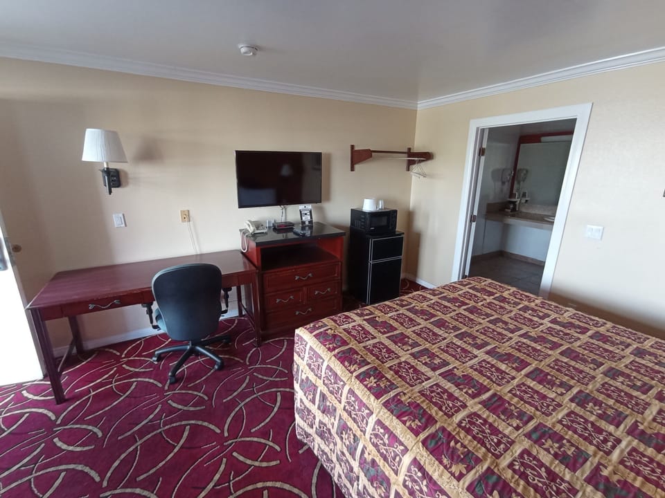 Iron/ironing board (on request), WiFi (free), bed sheets