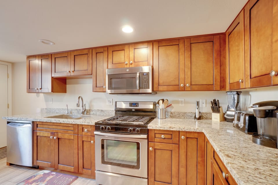 Kitchen | Keurig Coffee Maker | Ninja Blender | Toaster