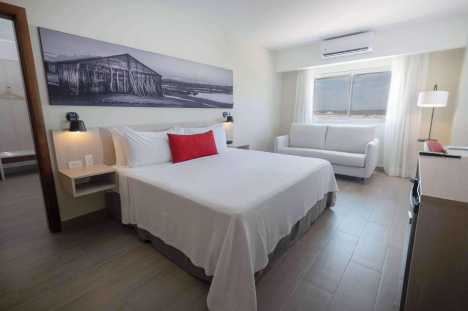 Business Room, 1 King Bed with Sofa bed, Non Smoking | In-room safe, desk, laptop workspace, blackout drapes