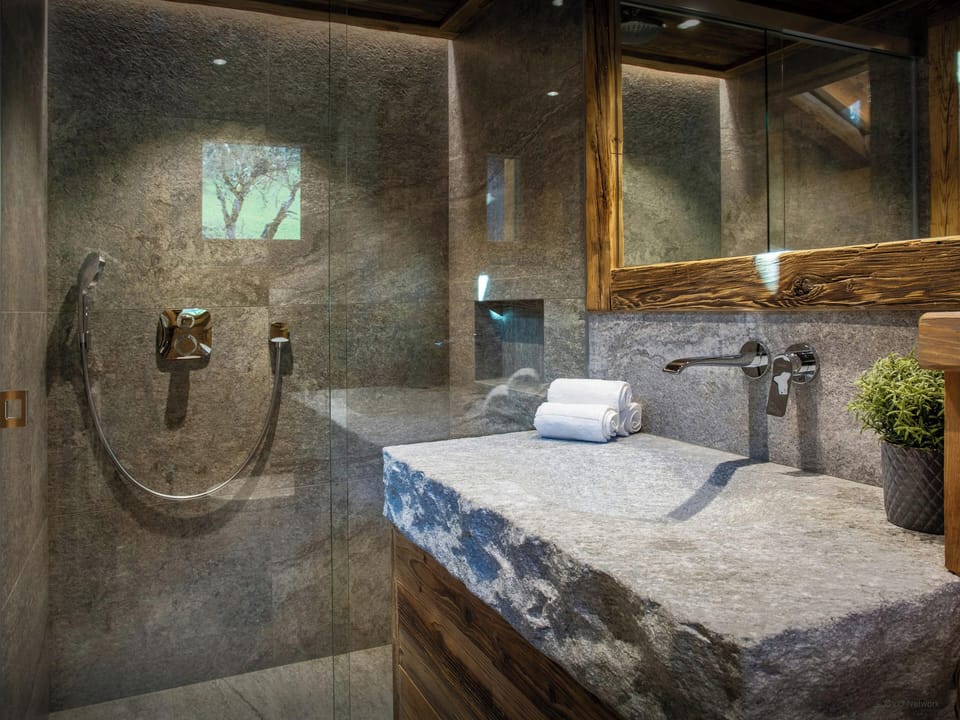 Shower room - Bedroom 2