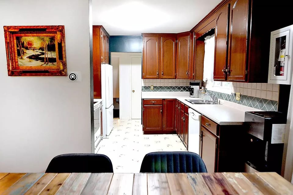 Dining Room Entrance to Kitchen