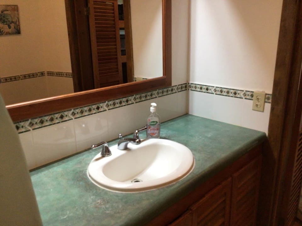 Bathroom sink