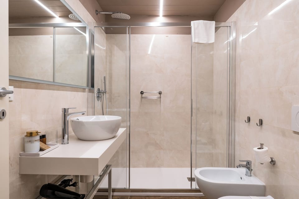 Superior Room | Bathroom | Shower, free toiletries, hair dryer, towels