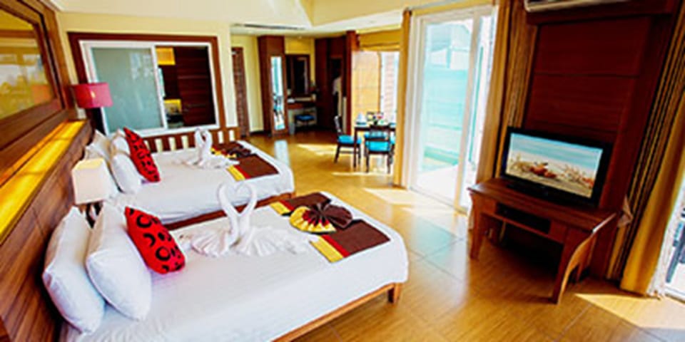 Beach Front Suite Ocean View | Egyptian cotton sheets, premium bedding, down comforters, pillowtop beds