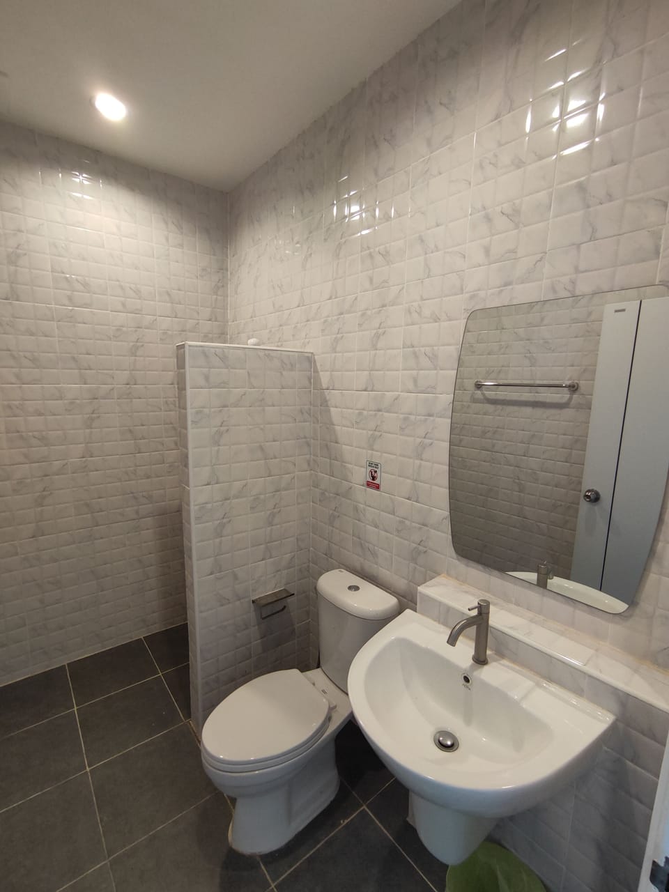 Superior Double Room, 1 King Bed, Non Smoking, Balcony | Bathroom | Shower, hair dryer, towels, soap