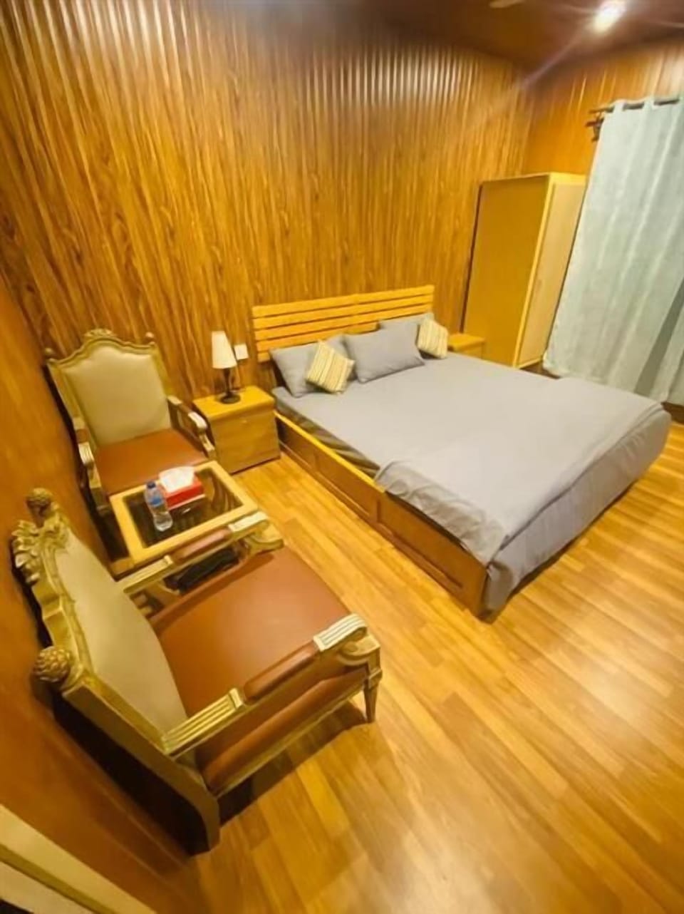 Room | WiFi (free)