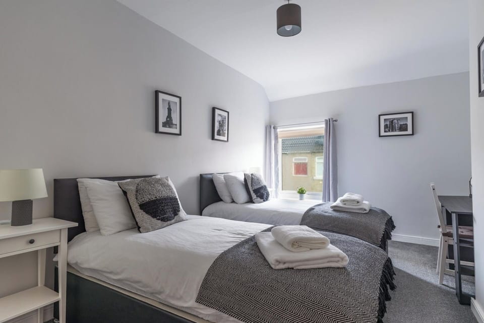 Chestnut House - Sleeps 4 - Pet Friendly - Parking House in Ashington